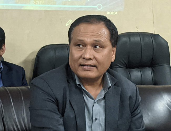 सरकार किन हतारियो कुलमान हटाउन ?